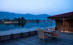 Mascot Houseboats